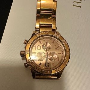 Nixon rose gold 42-20 watch in great condition.